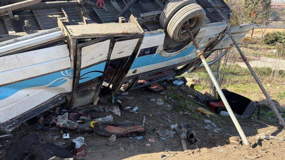 5 kişinin öldüğü otobüs kazası kamerada! Kimlikler belli oldu 3